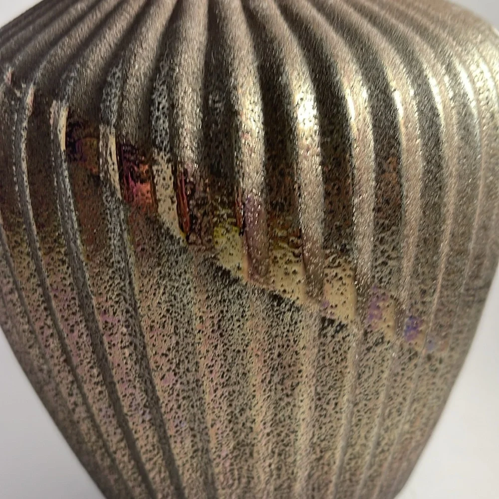 Pottery vase in iridescent bronze